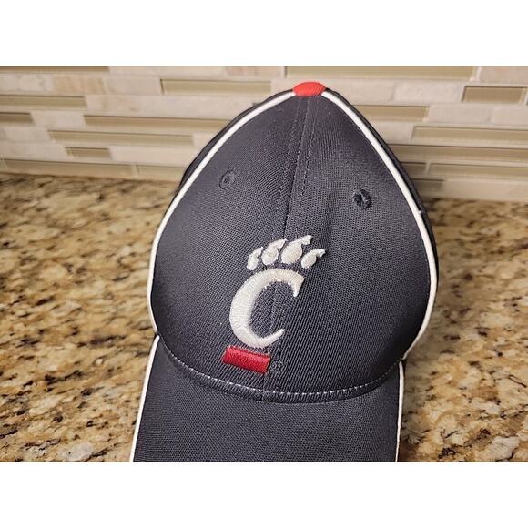 Adidas Cincinnati Bearcats Cap Hat Size L/XL NCAA College Football - Picture 2 of 9